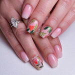 Модний розкішний весняний манікюр 2025-2026 (фото)